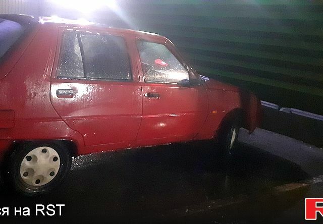 Красный ЗАЗ Славута, объемом двигателя 1.2 л и пробегом 0 тыс. км за 1000 $, фото 5 на Automoto.ua