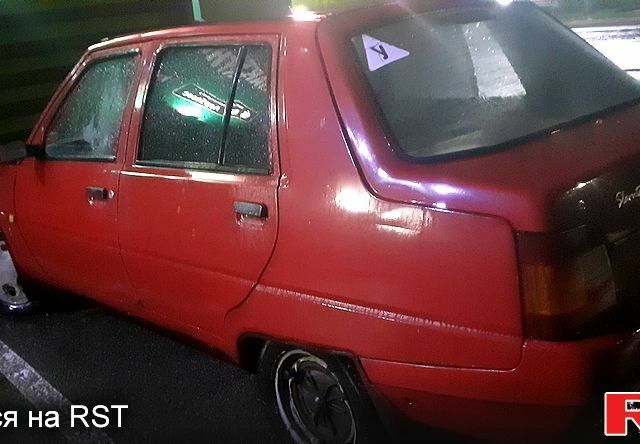 Красный ЗАЗ Славута, объемом двигателя 1.2 л и пробегом 0 тыс. км за 1000 $, фото 2 на Automoto.ua