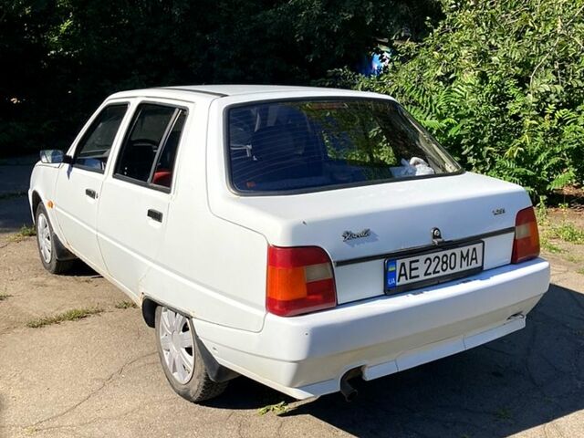 ЗАЗ Славута 2017 в Киеве на Automoto.ua Красный ЗАЗ Славута, объемом двигателя 1.3 л и пробегом 122 тыс. км за 1350 $, фото 1 на Automoto.ua