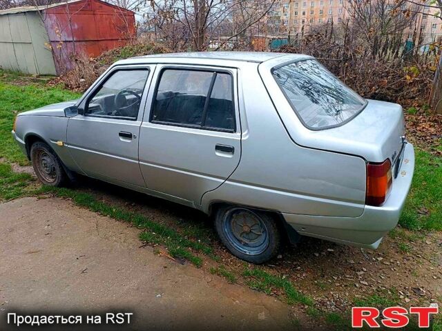 Серый ЗАЗ Славута, объемом двигателя 1.2 л и пробегом 87 тыс. км за 900 $, фото 3 на Automoto.ua