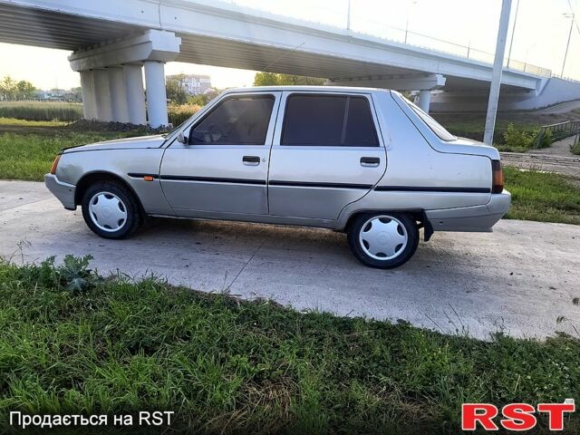 Серый ЗАЗ Славута, объемом двигателя 1.2 л и пробегом 146 тыс. км за 1400 $, фото 3 на Automoto.ua