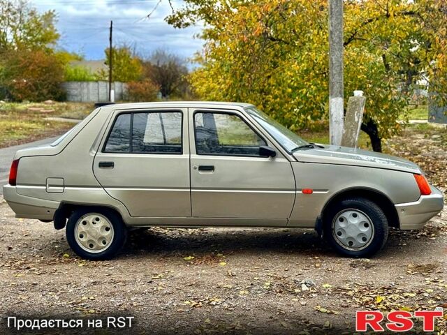 Серый ЗАЗ Славута, объемом двигателя 1.2 л и пробегом 90 тыс. км за 1399 $, фото 6 на Automoto.ua