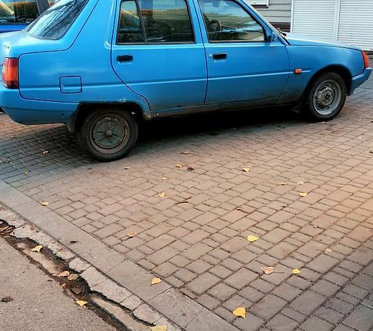 Синий ЗАЗ Славута, объемом двигателя 1.2 л и пробегом 100 тыс. км за 400 $, фото 2 на Automoto.ua