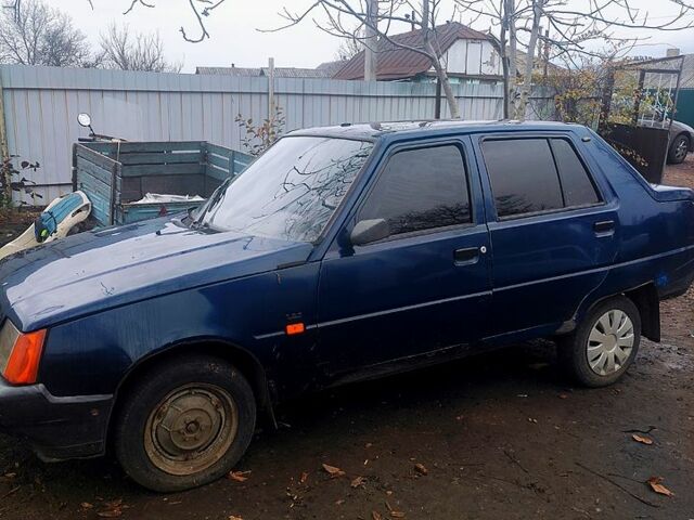 Синий ЗАЗ Славута, объемом двигателя 1.2 л и пробегом 180 тыс. км за 750 $, фото 2 на Automoto.ua