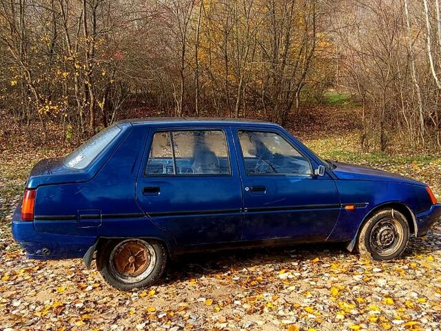 Синий ЗАЗ Славута, объемом двигателя 1.2 л и пробегом 187 тыс. км за 750 $, фото 6 на Automoto.ua