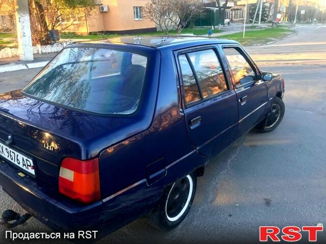 Синий ЗАЗ Славута, объемом двигателя 1.2 л и пробегом 160 тыс. км за 800 $, фото 5 на Automoto.ua