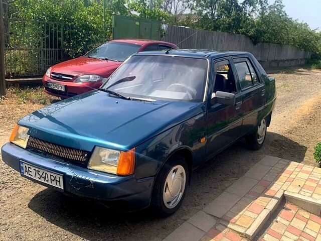 ЗАЗ Славута 1999 в Никополе на Automoto.ua Зеленый ЗАЗ Славута, объемом двигателя 1.1 л и пробегом 170 тыс. км за 900 $, фото 2 на Automoto.ua