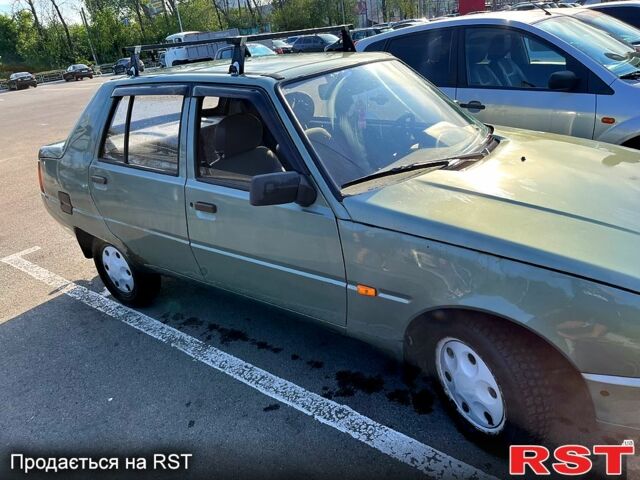 Зеленый ЗАЗ Славута, объемом двигателя 1.3 л и пробегом 200 тыс. км за 700 $, фото 5 на Automoto.ua