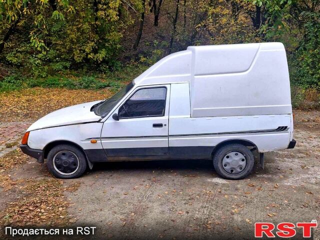 ЗАЗ Таврія-Пікап 2003 у Запоріжжя на Automoto.ua Білий ЗАЗ Таврія-Пікап, об'ємом двигуна 1.2 л та пробігом 250 тис. км за 730 $, фото 4 на Automoto.ua