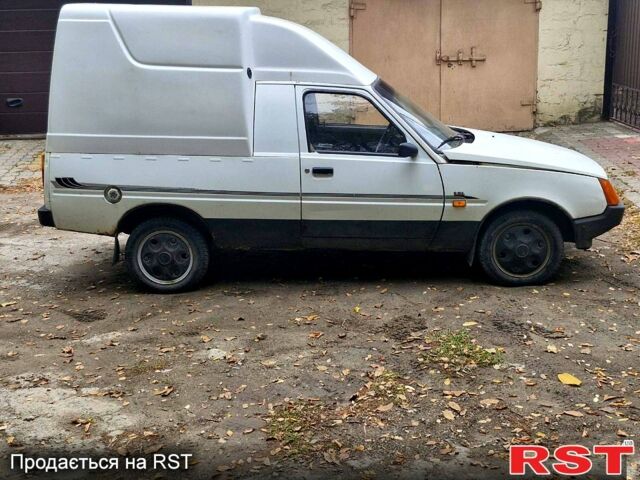 ЗАЗ Таврія-Пікап 2003 у Запоріжжя на Automoto.ua Білий ЗАЗ Таврія-Пікап, об'ємом двигуна 1.2 л та пробігом 250 тис. км за 730 $, фото 3 на Automoto.ua