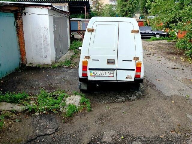 Белый ЗАЗ Таврия-Пикап, объемом двигателя 1.2 л и пробегом 200 тыс. км за 800 $, фото 2 на Automoto.ua
