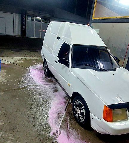 Білий ЗАЗ Таврія-Пікап, об'ємом двигуна 1.2 л та пробігом 100 тис. км за 1900 $, фото 2 на Automoto.ua