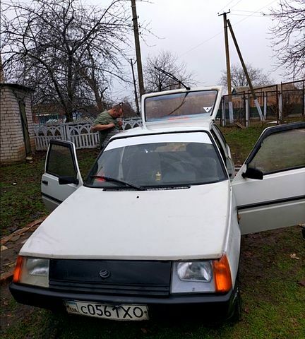 Белый ЗАЗ Таврия, объемом двигателя 1.3 л и пробегом 300 тыс. км за 500 $, фото 4 на Automoto.ua