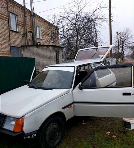 Белый ЗАЗ Таврия, объемом двигателя 1.3 л и пробегом 300 тыс. км за 500 $, фото 3 на Automoto.ua