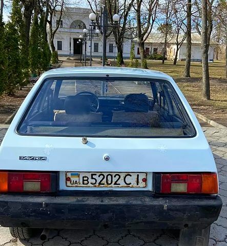 Белый ЗАЗ Таврия, объемом двигателя 1.1 л и пробегом 68 тыс. км за 600 $, фото 4 на Automoto.ua