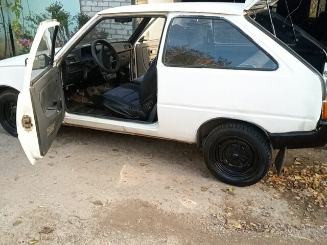 Белый ЗАЗ Таврия, объемом двигателя 1 л и пробегом 600 тыс. км за 596 $, фото 3 на Automoto.ua