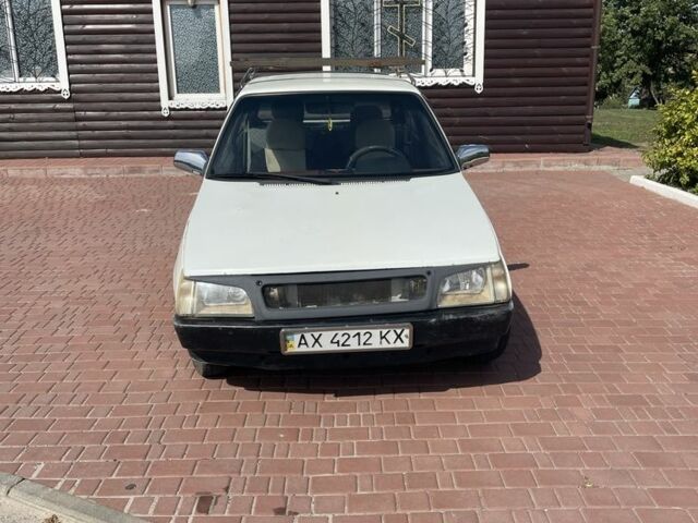 Белый ЗАЗ Таврия, объемом двигателя 1.1 л и пробегом 80 тыс. км за 550 $, фото 3 на Automoto.ua