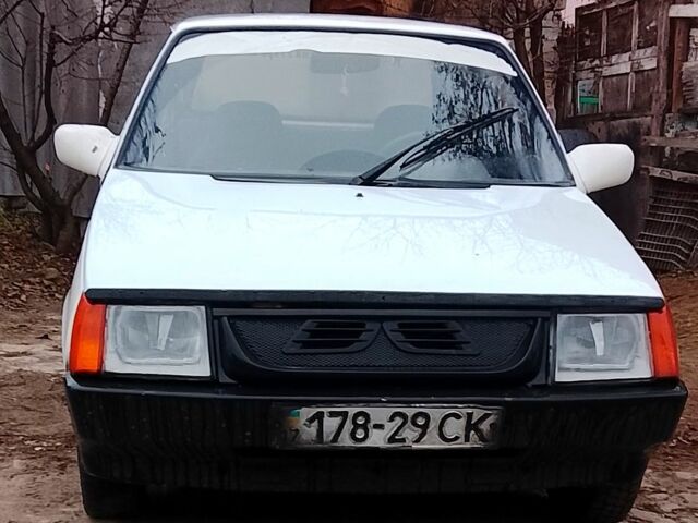 Білий ЗАЗ Таврія, об'ємом двигуна 1.1 л та пробігом 200 тис. км за 350 $, фото 2 на Automoto.ua