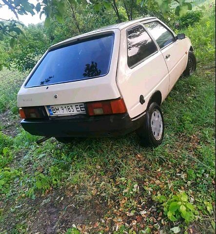 Белый ЗАЗ Таврия, объемом двигателя 1.1 л и пробегом 100 тыс. км за 360 $, фото 5 на Automoto.ua