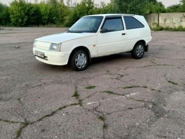 Белый ЗАЗ Таврия, объемом двигателя 1 л и пробегом 200 тыс. км за 650 $, фото 1 на Automoto.ua