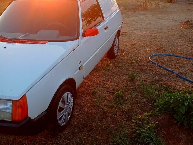 Белый ЗАЗ Таврия, объемом двигателя 1.2 л и пробегом 0 тыс. км за 1200 $, фото 2 на Automoto.ua