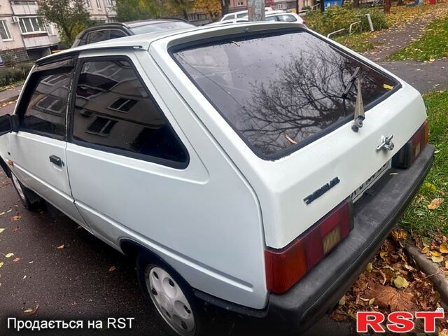 Белый ЗАЗ Таврия, объемом двигателя 1.2 л и пробегом 380 тыс. км за 550 $, фото 2 на Automoto.ua