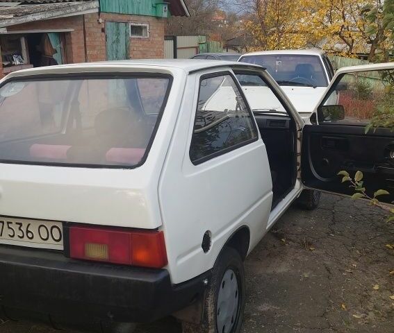 Белый ЗАЗ Таврия, объемом двигателя 1.1 л и пробегом 999 тыс. км за 596 $, фото 6 на Automoto.ua