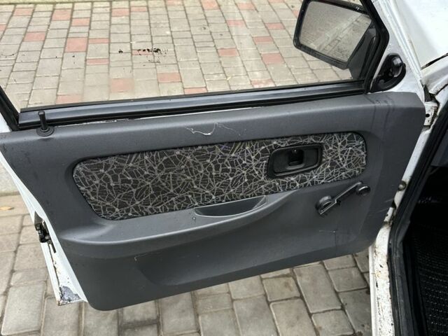 Белый ЗАЗ Таврия, объемом двигателя 1.2 л и пробегом 128 тыс. км за 1100 $, фото 8 на Automoto.ua