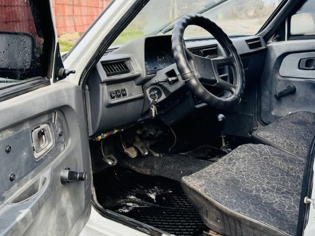 Белый ЗАЗ Таврия, объемом двигателя 1.2 л и пробегом 250 тыс. км за 750 $, фото 4 на Automoto.ua