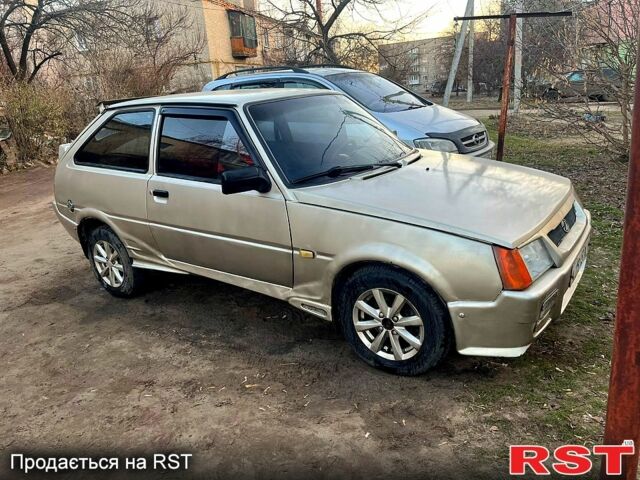 Бежевый ЗАЗ Таврия, объемом двигателя 1.1 л и пробегом 300 тыс. км за 750 $, фото 3 на Automoto.ua