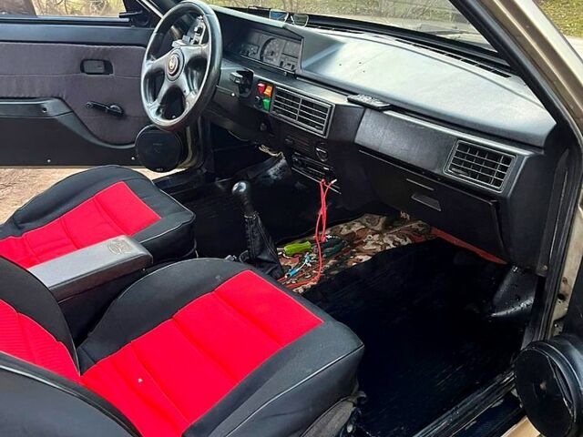 Бежевый ЗАЗ Таврия, объемом двигателя 1.1 л и пробегом 300 тыс. км за 750 $, фото 8 на Automoto.ua