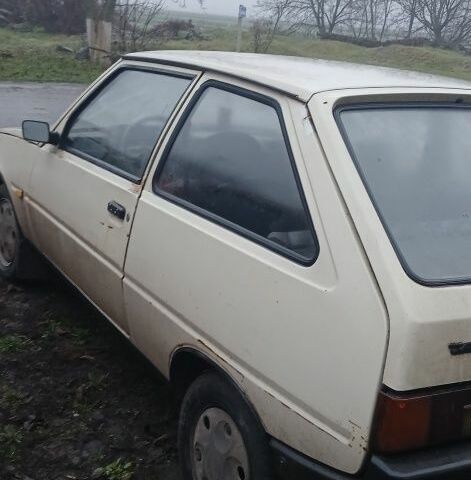 Бежевый ЗАЗ Таврия, объемом двигателя 1.1 л и пробегом 120 тыс. км за 400 $, фото 3 на Automoto.ua