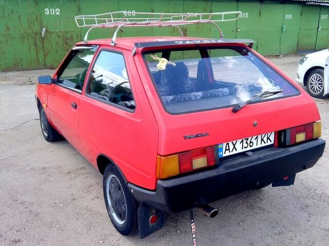 Красный ЗАЗ Таврия, объемом двигателя 1.1 л и пробегом 72 тыс. км за 1000 $, фото 2 на Automoto.ua