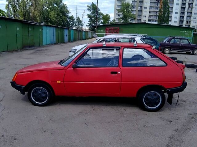 Красный ЗАЗ Таврия, объемом двигателя 1.1 л и пробегом 72 тыс. км за 1000 $, фото 3 на Automoto.ua
