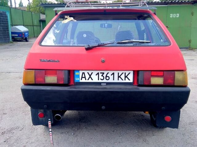 Красный ЗАЗ Таврия, объемом двигателя 1.1 л и пробегом 72 тыс. км за 1000 $, фото 4 на Automoto.ua