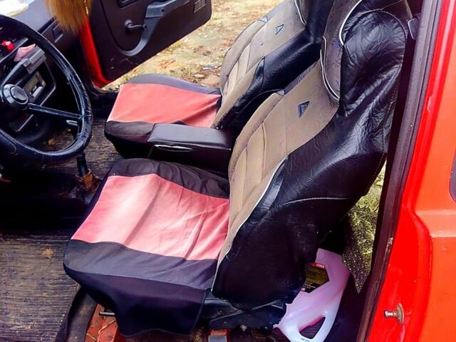 Красный ЗАЗ Таврия, объемом двигателя 1.1 л и пробегом 118 тыс. км за 800 $, фото 5 на Automoto.ua