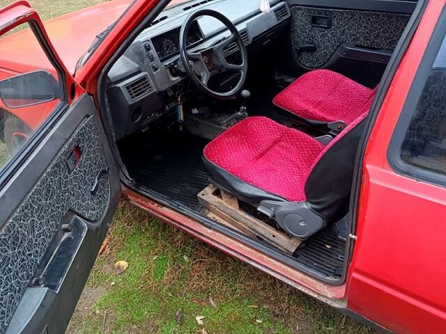 Красный ЗАЗ Таврия, объемом двигателя 1.2 л и пробегом 250 тыс. км за 320 $, фото 5 на Automoto.ua