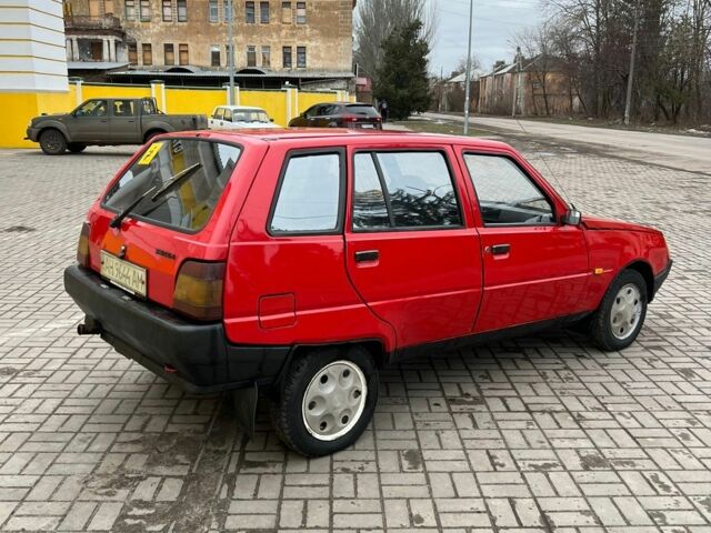 Красный ЗАЗ Таврия, объемом двигателя 1.2 л и пробегом 120 тыс. км за 46000 $, фото 4 на Automoto.ua