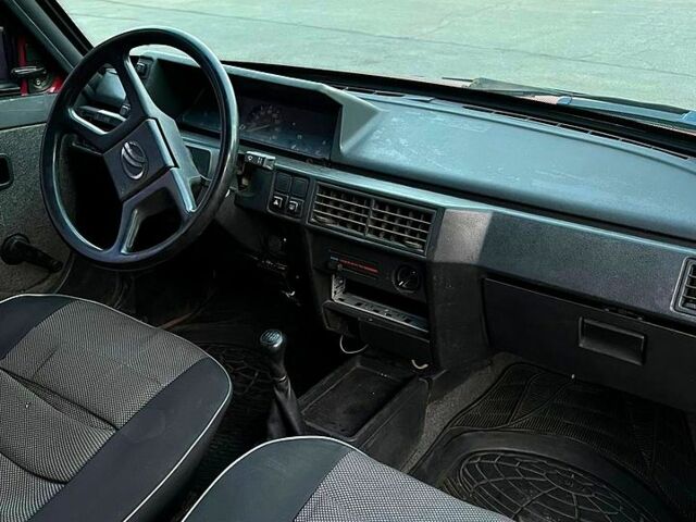 Красный ЗАЗ Таврия, объемом двигателя 1.1 л и пробегом 148 тыс. км за 680 $, фото 4 на Automoto.ua