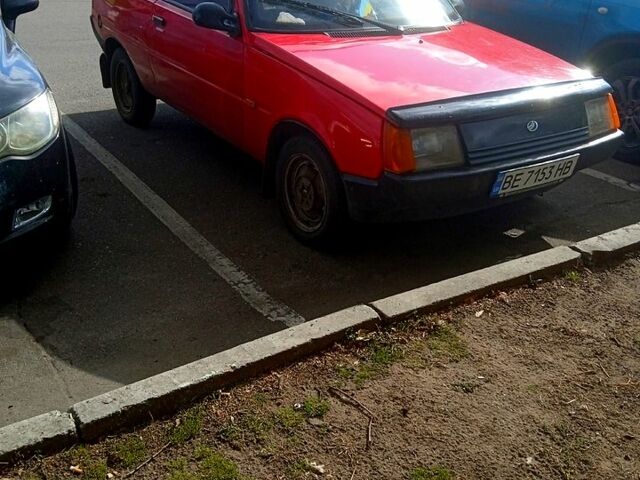 Красный ЗАЗ Таврия, объемом двигателя 1.1 л и пробегом 0 тыс. км за 950 $, фото 3 на Automoto.ua