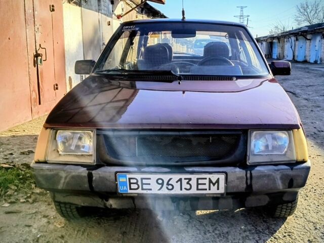 Красный ЗАЗ Таврия, объемом двигателя 1.2 л и пробегом 150 тыс. км за 1200 $, фото 3 на Automoto.ua