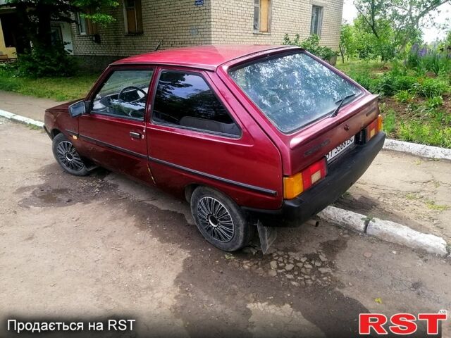Красный ЗАЗ Таврия, объемом двигателя 1.3 л и пробегом 214 тыс. км за 1350 $, фото 1 на Automoto.ua