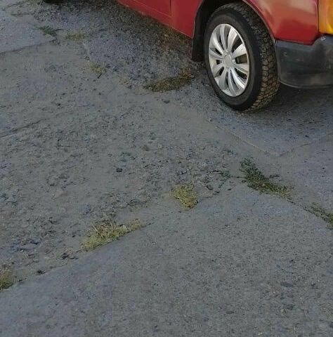 Красный ЗАЗ Таврия, объемом двигателя 1 л и пробегом 920 тыс. км за 596 $, фото 3 на Automoto.ua