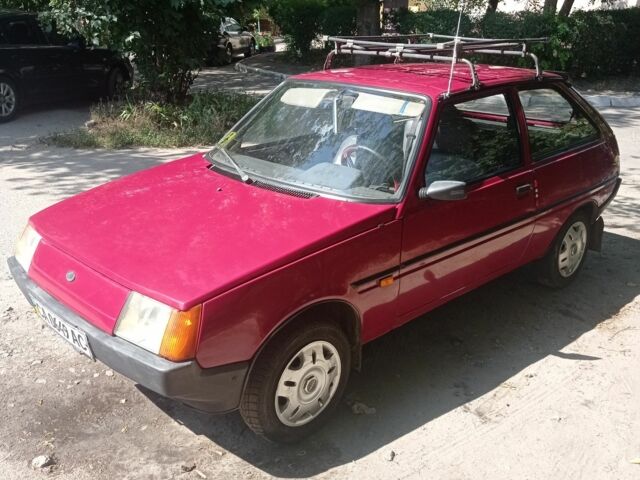 Красный ЗАЗ Таврия, объемом двигателя 1.1 л и пробегом 104 тыс. км за 1070 $, фото 1 на Automoto.ua