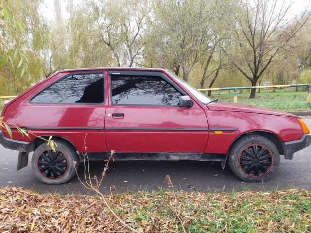 Красный ЗАЗ Таврия, объемом двигателя 1.2 л и пробегом 120 тыс. км за 750 $, фото 4 на Automoto.ua