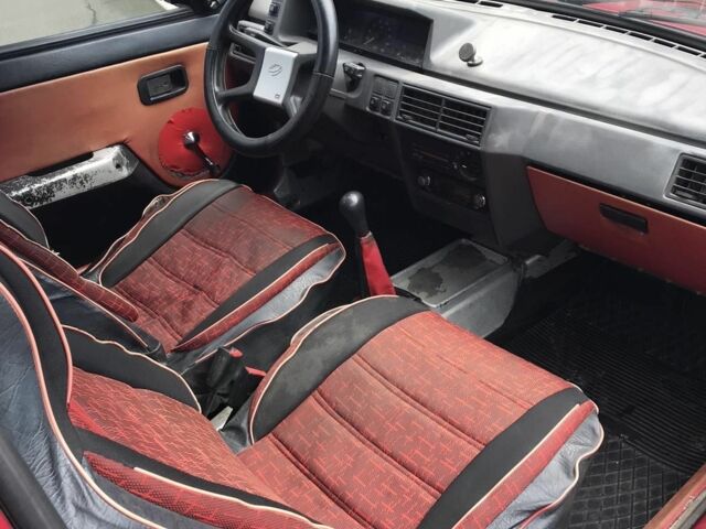 Красный ЗАЗ Таврия, объемом двигателя 1.2 л и пробегом 160 тыс. км за 700 $, фото 4 на Automoto.ua