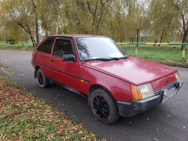 Красный ЗАЗ Таврия, объемом двигателя 1.2 л и пробегом 120 тыс. км за 750 $, фото 3 на Automoto.ua