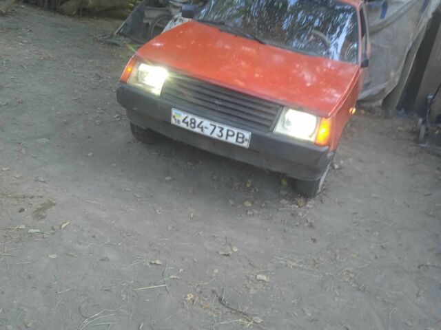Красный ЗАЗ Таврия, объемом двигателя 1.2 л и пробегом 18 тыс. км за 391 $, фото 3 на Automoto.ua