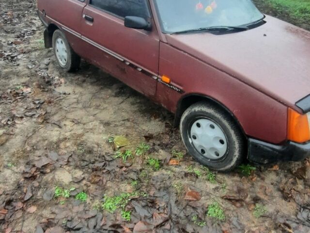 Красный ЗАЗ Таврия, объемом двигателя 1.1 л и пробегом 50 тыс. км за 592 $, фото 1 на Automoto.ua