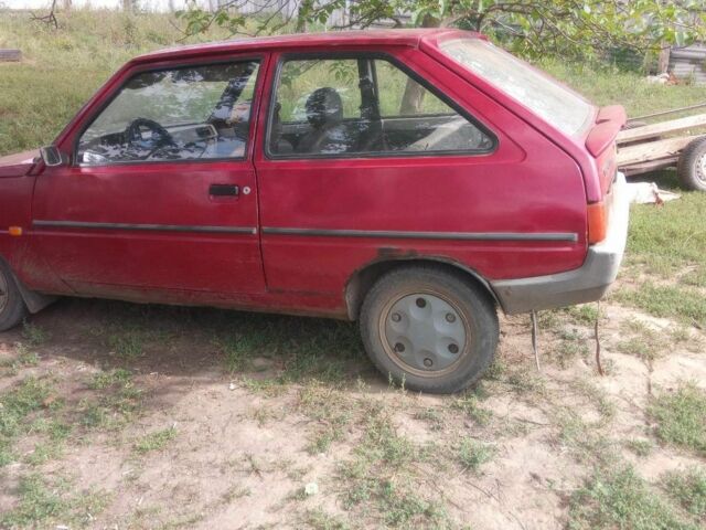 Червоний ЗАЗ Таврія, об'ємом двигуна 2.45 л та пробігом 200 тис. км за 408 $, фото 1 на Automoto.ua